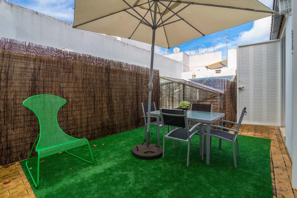 La Casa Del Conde De Gelves Apartments Севилья Номер фото