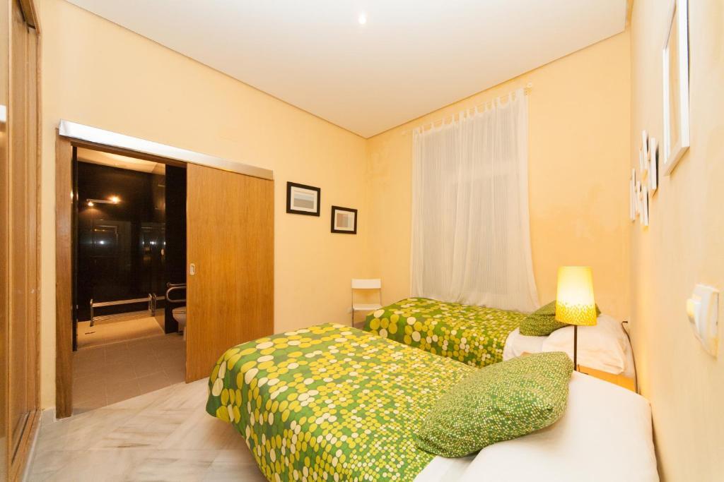 La Casa Del Conde De Gelves Apartments Севилья Номер фото